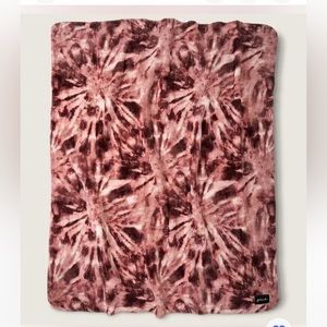Victoria's Secret PINK Tie Dye Sherpa Throw Purple 50 x 60"  NWT